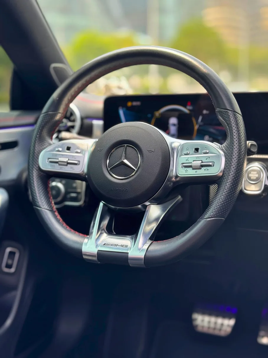 Mercedes-AMG CLA 45 interior