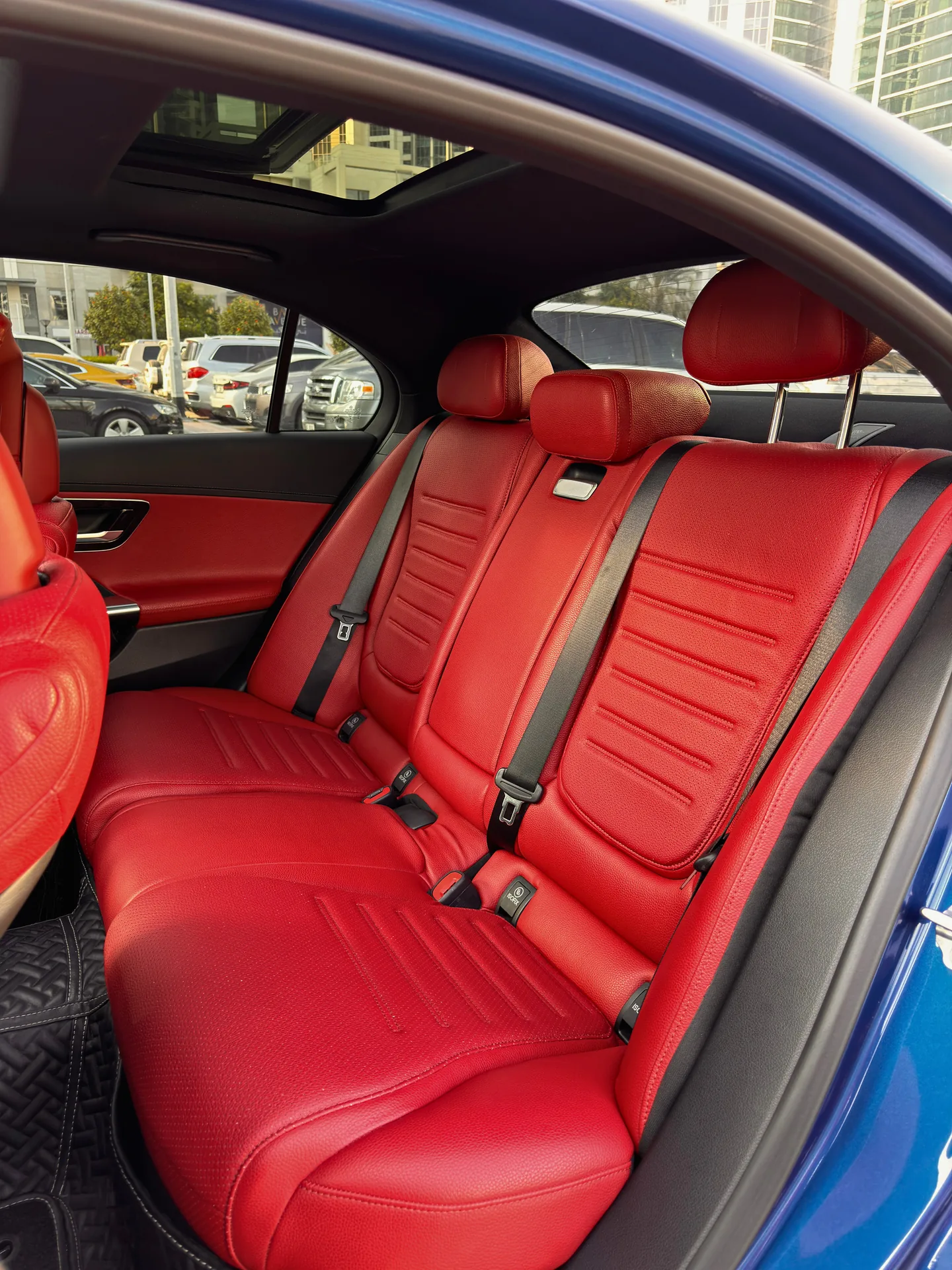 Mercedes-Benz C300 interior