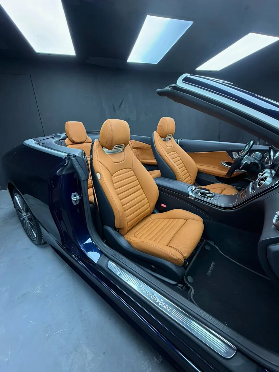 Mercedes C300 Convertible interior