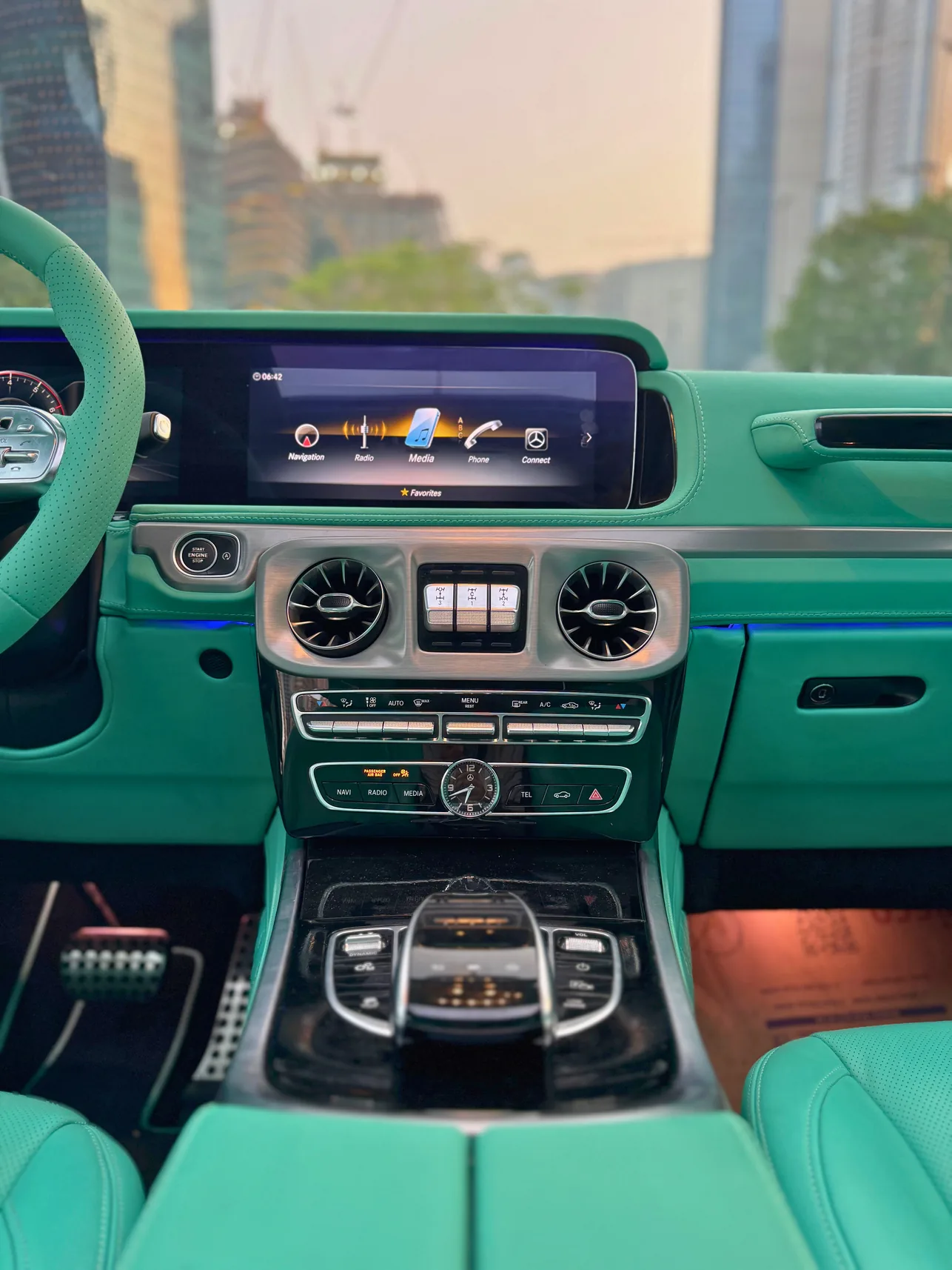 Mercedes G Brabus White & Tiffany Interior interior