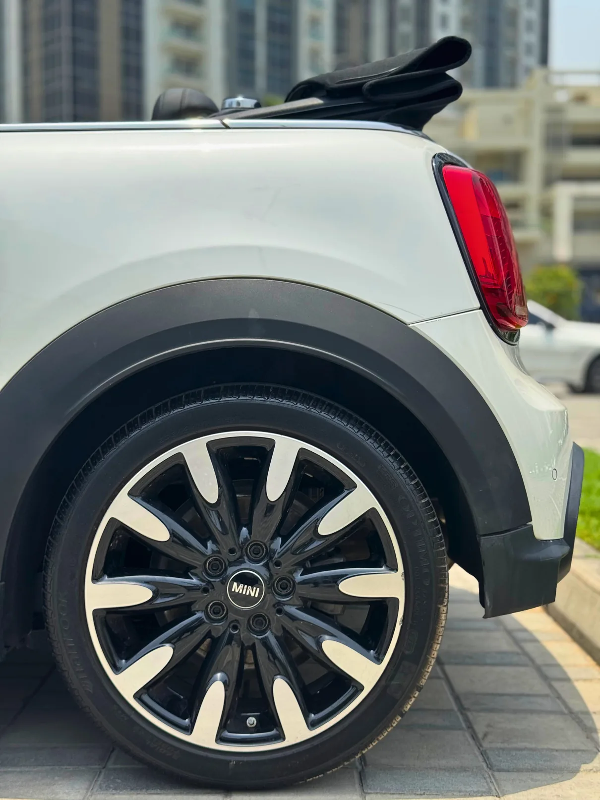 Mini Cooper S Cabriolet exterior