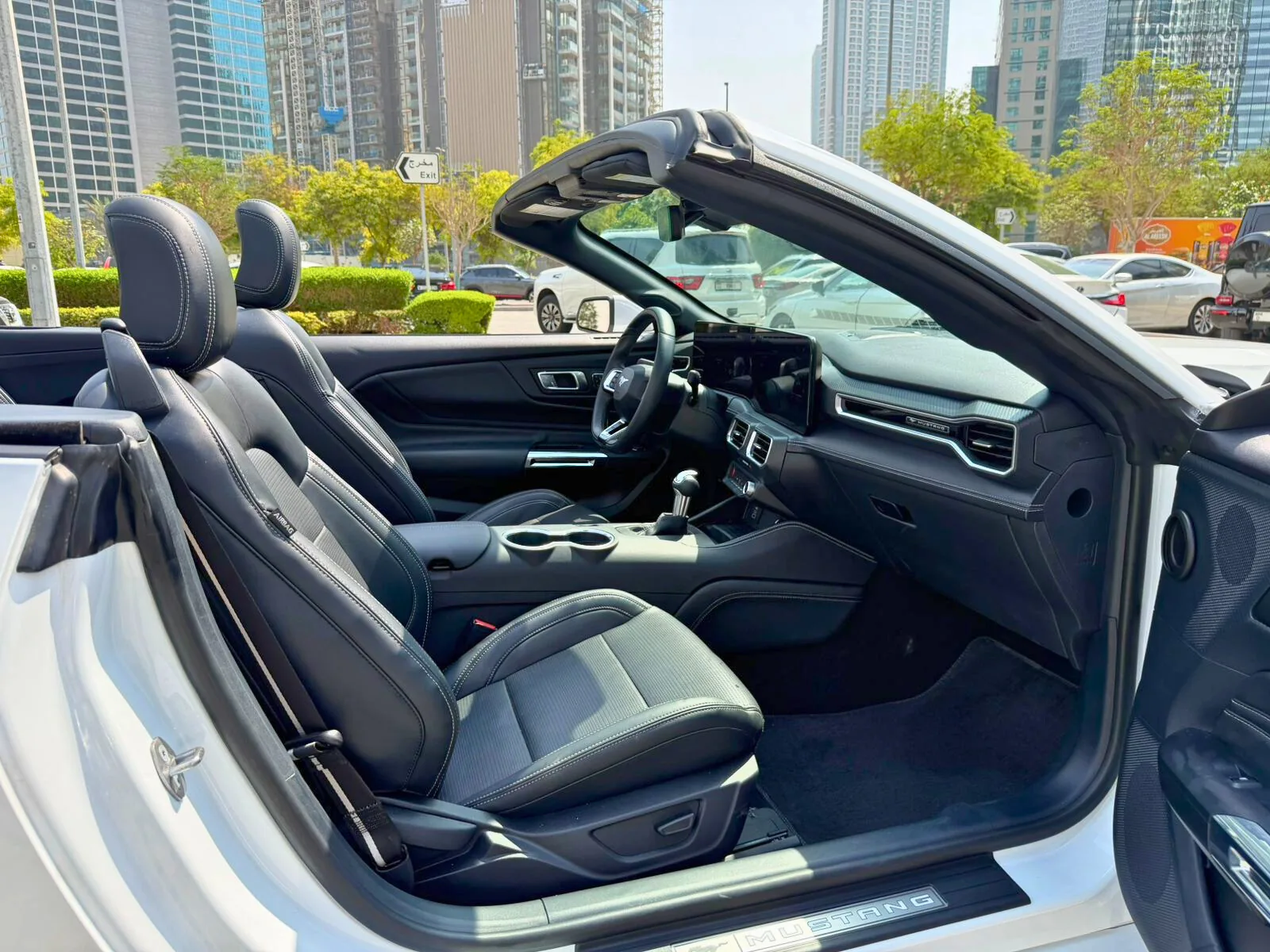 Mustang Convertible 2025 interior