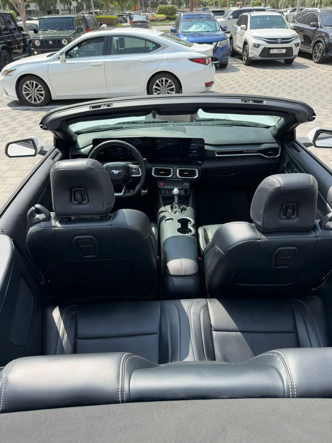 Mustang Convertible 2025 interior