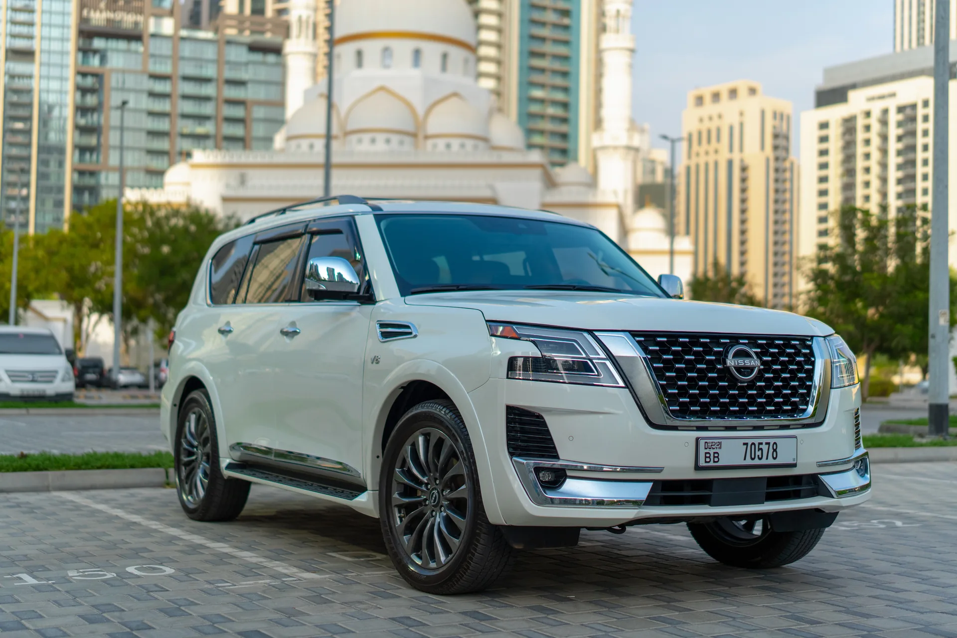 Nissan Patrol V8 Platinum exterior