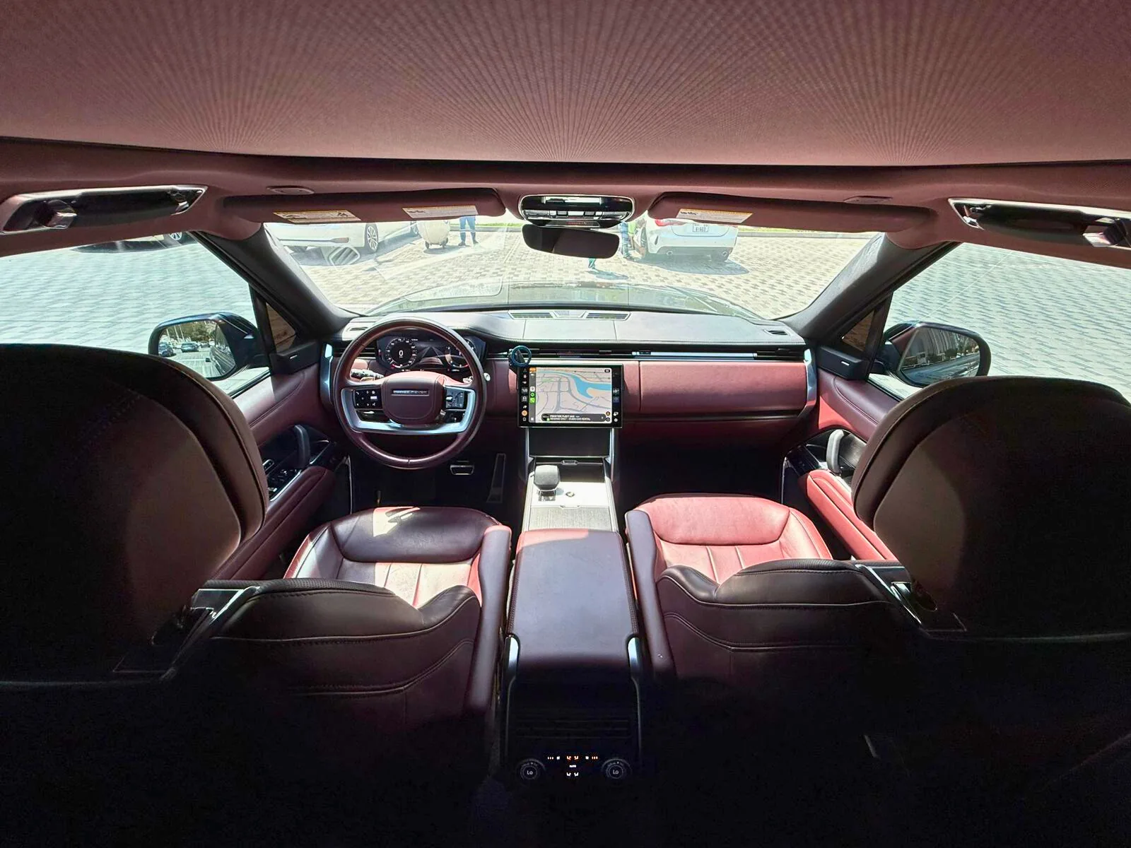 Range Rover Vogue V8 interior
